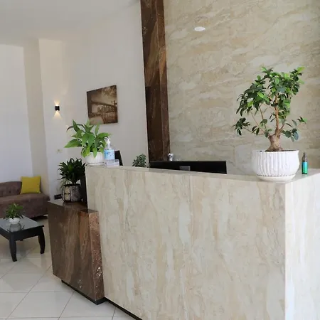 Downtown Hotel Отель 3*